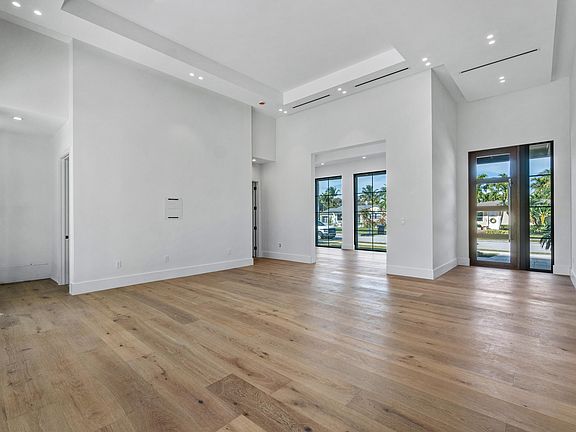 3rd image of 326 Lytle Street