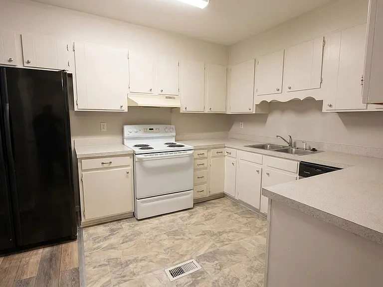 8336 Trail View Dr — Photo 3