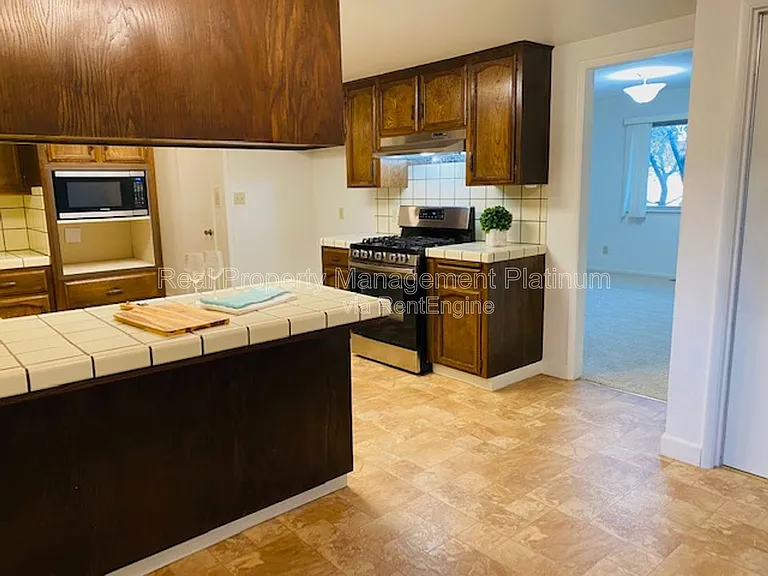 1055 W Fremont Ave — Photo 11
