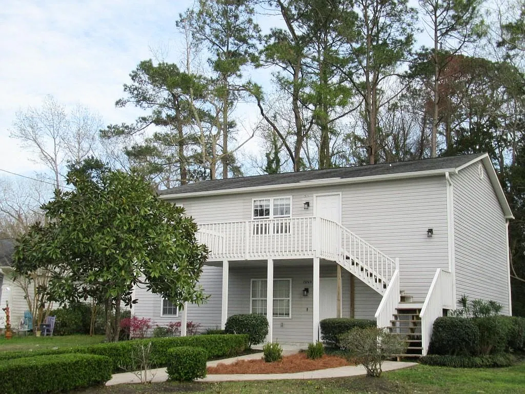 3 bed, 1200 sqft, $1,650 — Photo 1