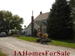 3474 Paris Rd, Center Point, IA 52213