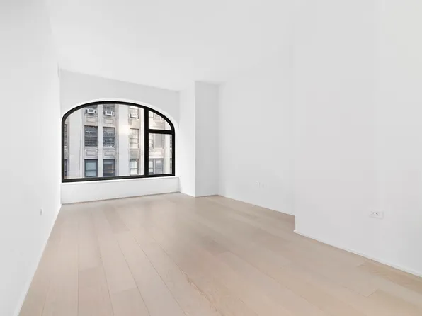 130 William Street image 1 of 13