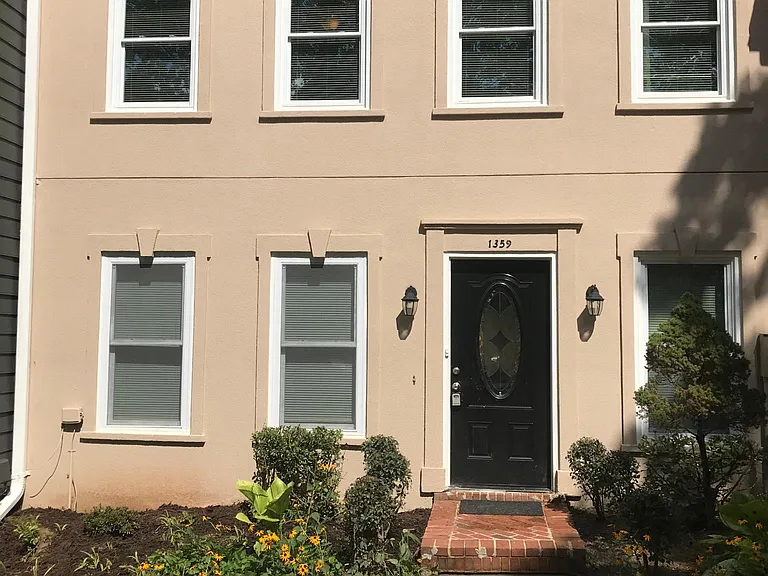 1359 Old Virginia Ct SE — Photo 1