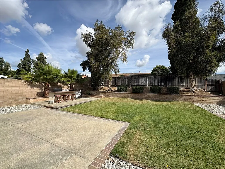 17541 Pine Cir — Photo 17