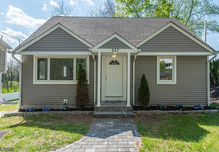 537 Dell Rd — Photo 1