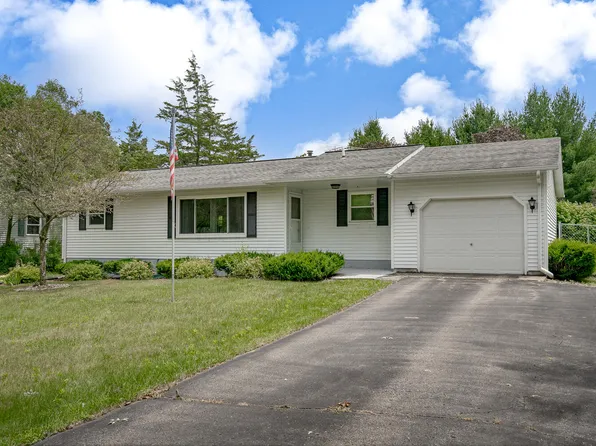 34098 Vauxhill Dr, Paw Paw, MI 49079