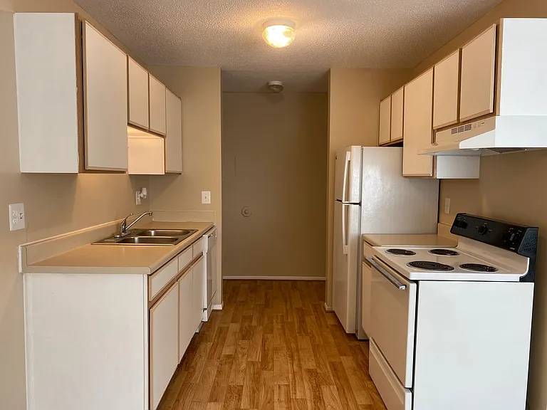 Rochester Square Apartments — Photo 24