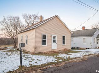 2305 Tazewell Rd, Pekin, IL 61554