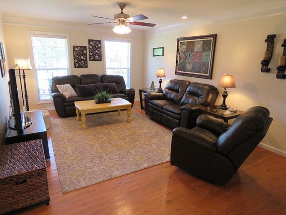 4th image of 550 Eagle Landing Dr