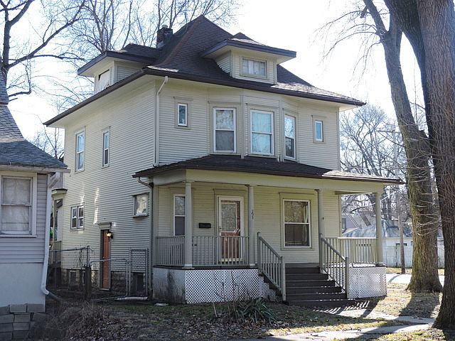 2nd image of 592 S Rosewood Ave
