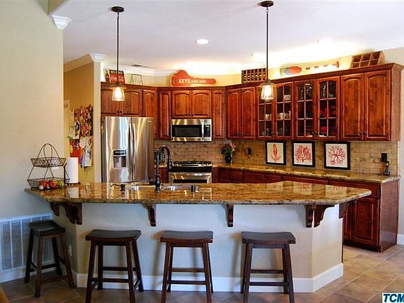 4th image of 5049 Lakewood Drive