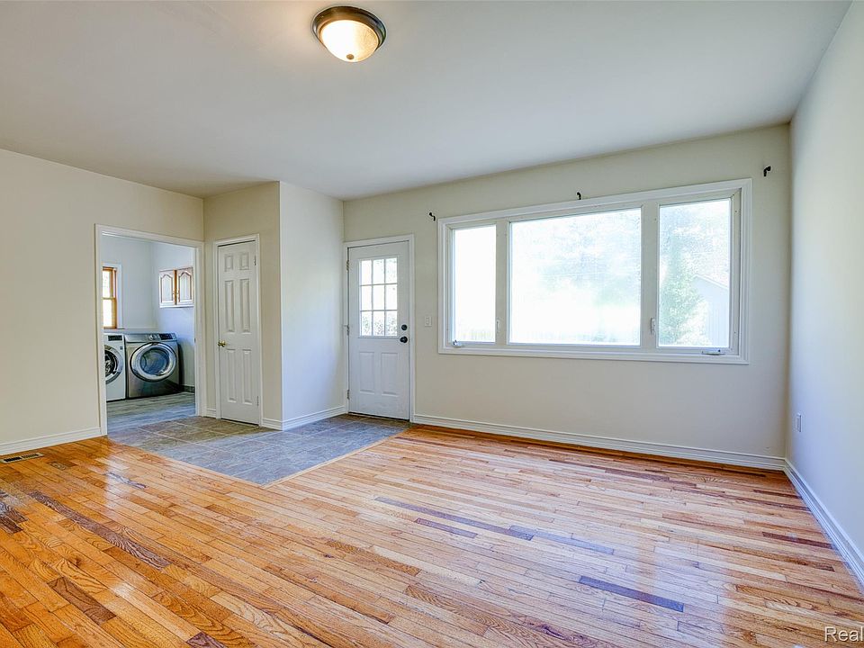 25348 Orchard Lake Rd, photo 19