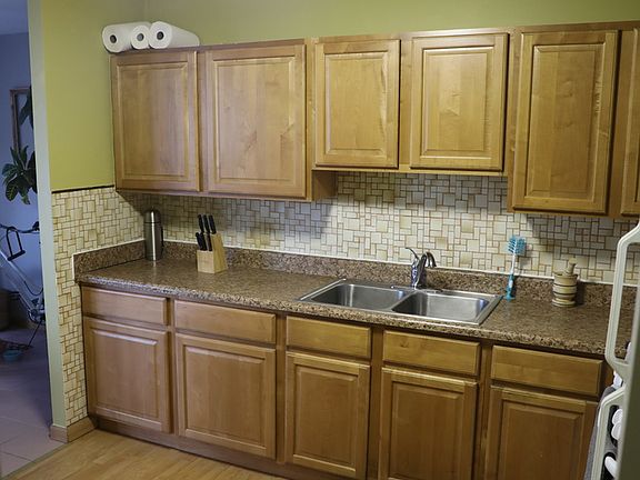 5th image of 4850 S Lake Park Ave APT 2205B