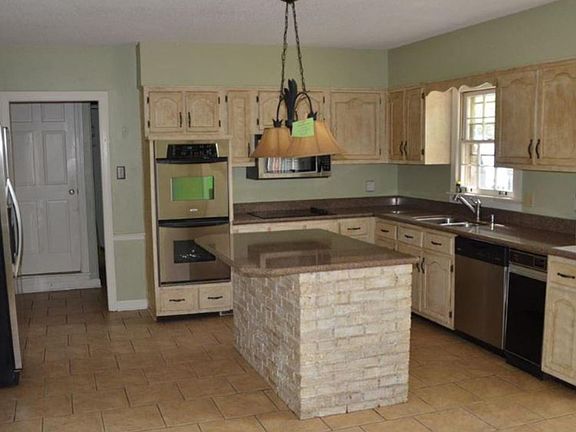 4th image of 2981 Sandy Creek Dr
