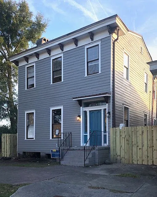 2 bed, 925 sqft, $1,600 — Photo 1