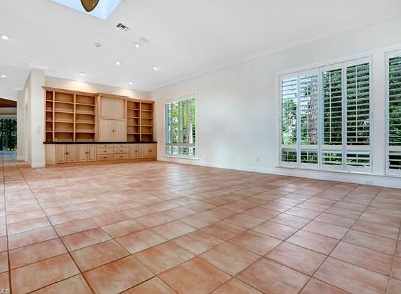 5th image of 27230 Lakeway Ct