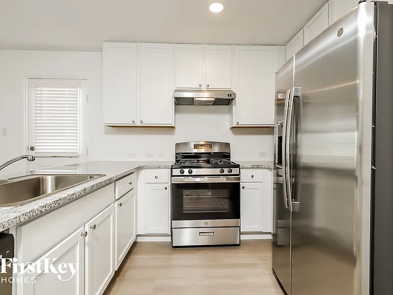 10407 McClintock Dr — Photo 9