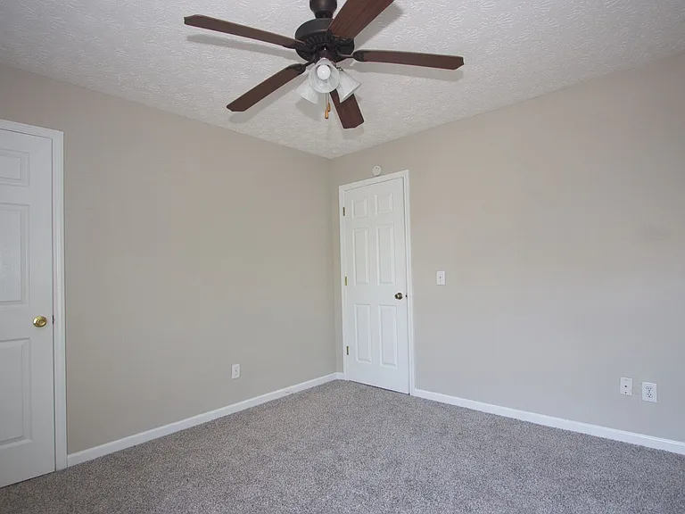 3292 Shady Valley Ct — Photo 36