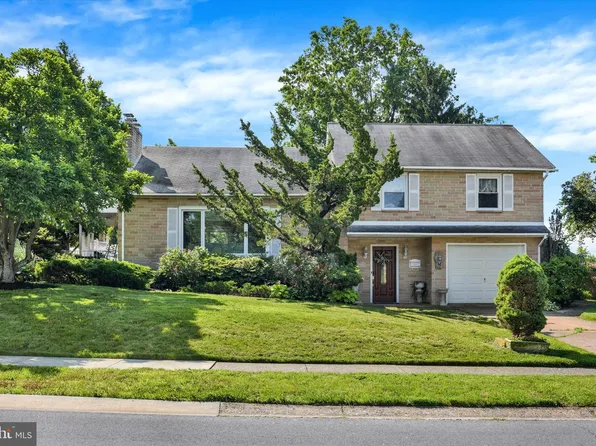 4517 Coventry Rd, Harrisburg, PA 17109
