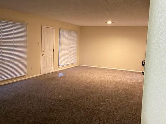 5th image of 1415 Wilshire Dr