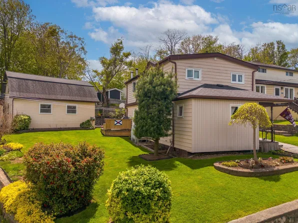 88 Armada Dr, Halifax, NS B3M 1S1