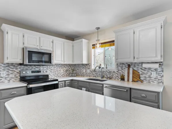 1101 Glacier Hill Dr, Madison, WI 53704
