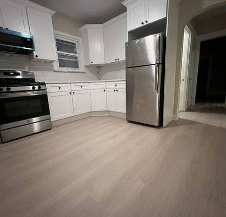 4th image of 10 Warman St