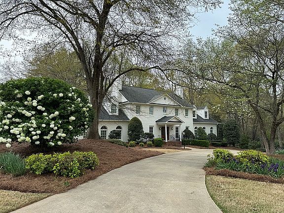 5th image of 100 Muirfield Dr