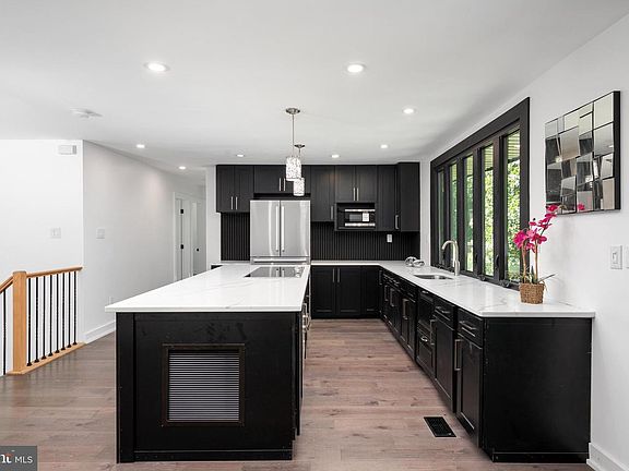4th image of 9901 Turret Ln