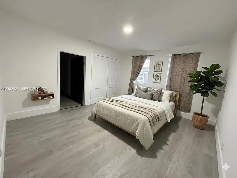 1560 SW 5th St #4 — Photo 2