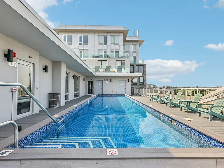 460 Grand — Photo 30