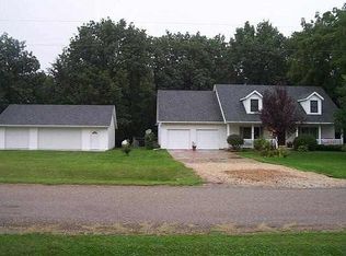 25728 E Point Rd, Tremont, IL 61568