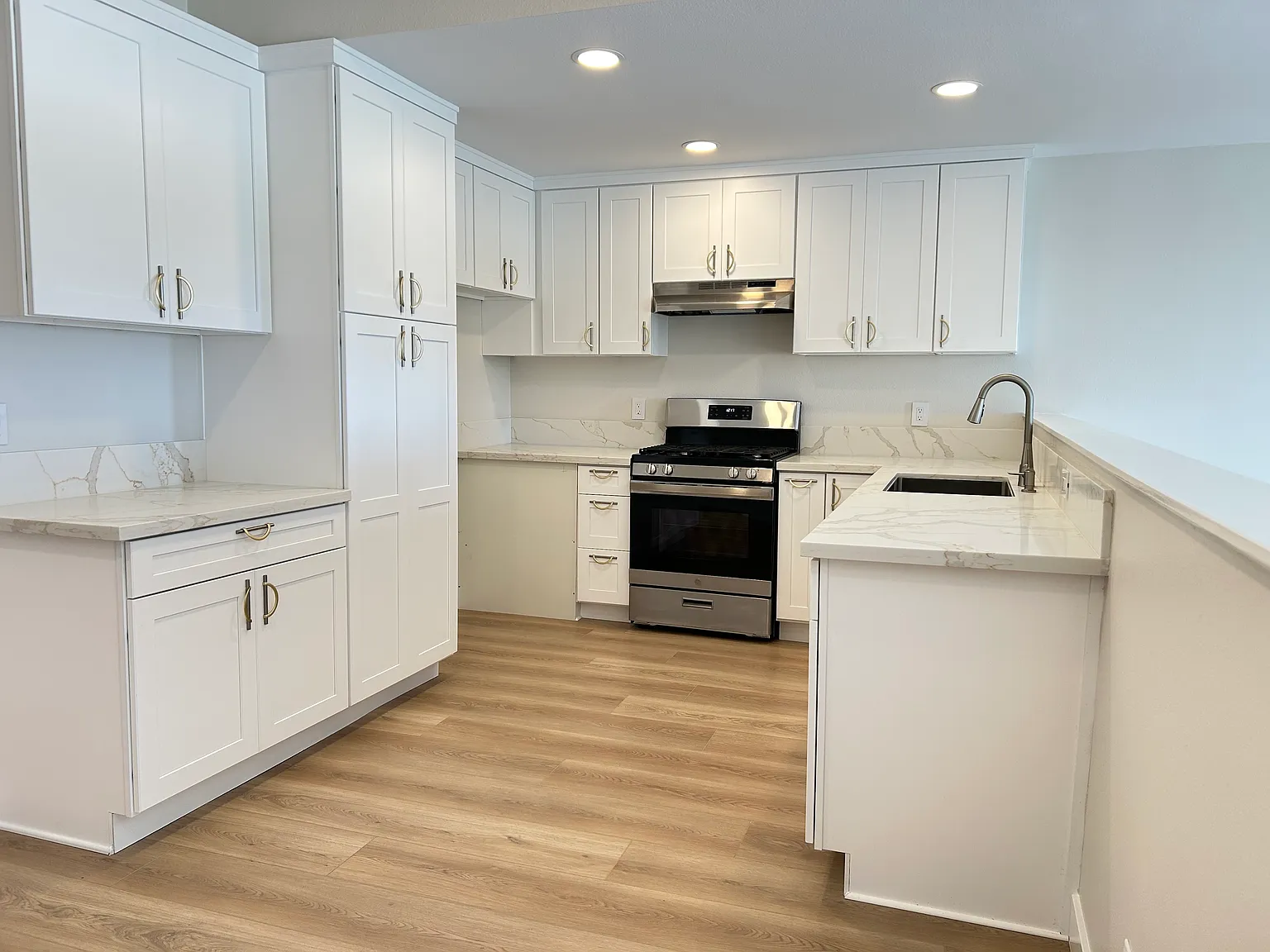 2 bed, 1000 sqft, $3,200 — Photo 3