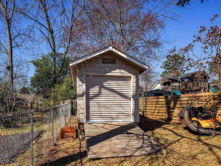 1228 Vista Ln — Photo 24