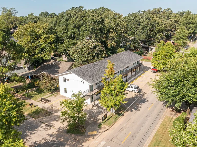 The Azalea: 1 & 2 Bedroom Apartments — Photo 13