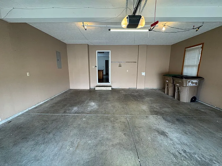 2047 Parkside Dr — Photo 38