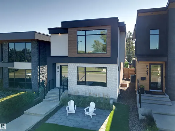 8707 Strathearn Cres NW, Edmonton, AB T6C 4C5