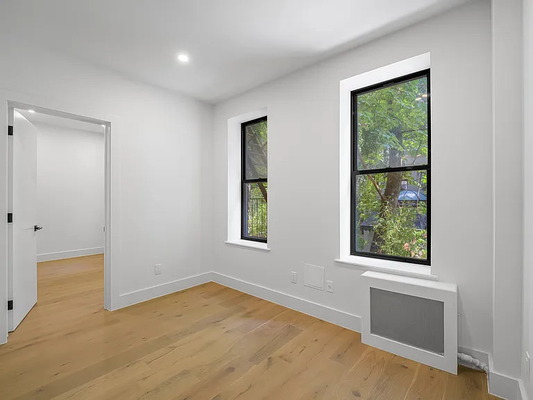 190 6th Ave #1R — Photo 8