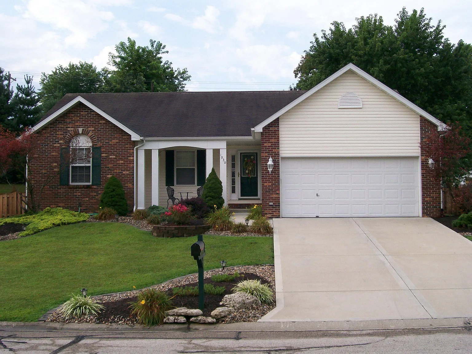 1030 Hickory Point photo 1