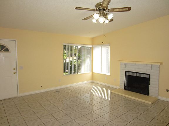 3rd image of 1309 Hunter Dr