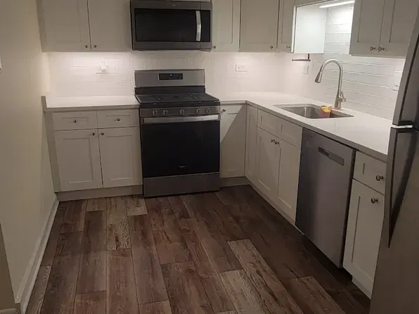 39 W Walnut Ct APT 1, Roselle, IL 60172