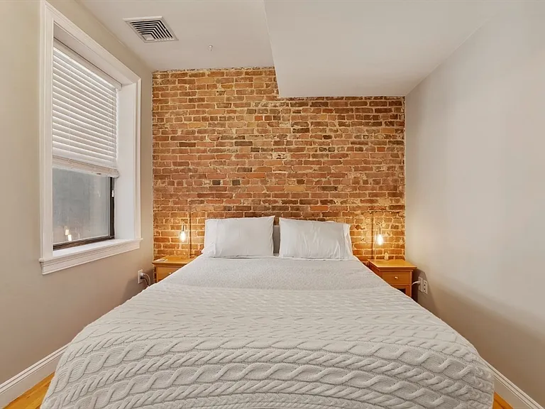 454 Hanover St #4 — Photo 15