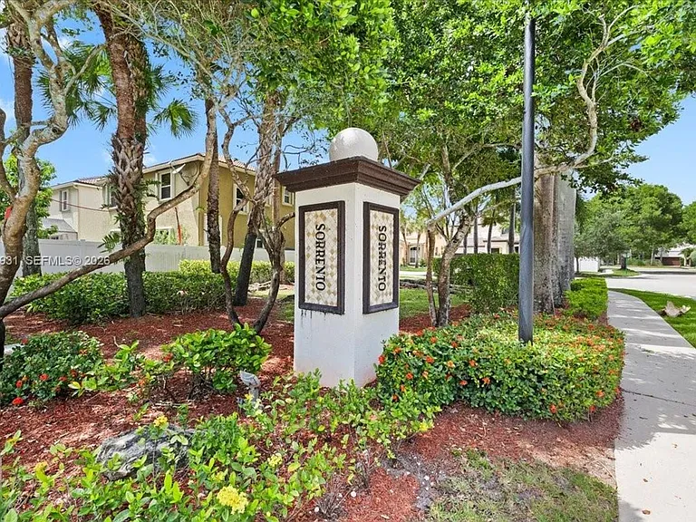 5014 SW 155th Ter #5014 — Photo 4