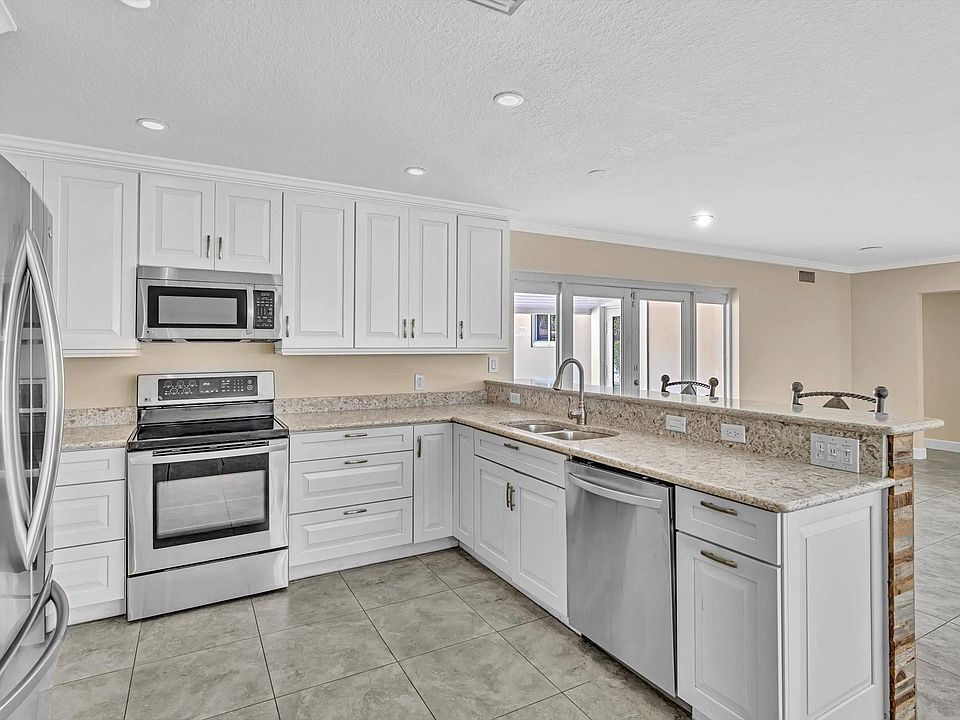 1st image of 504 SE 6th Avenue