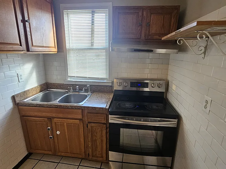 809 Eastern Ave — Photo 13