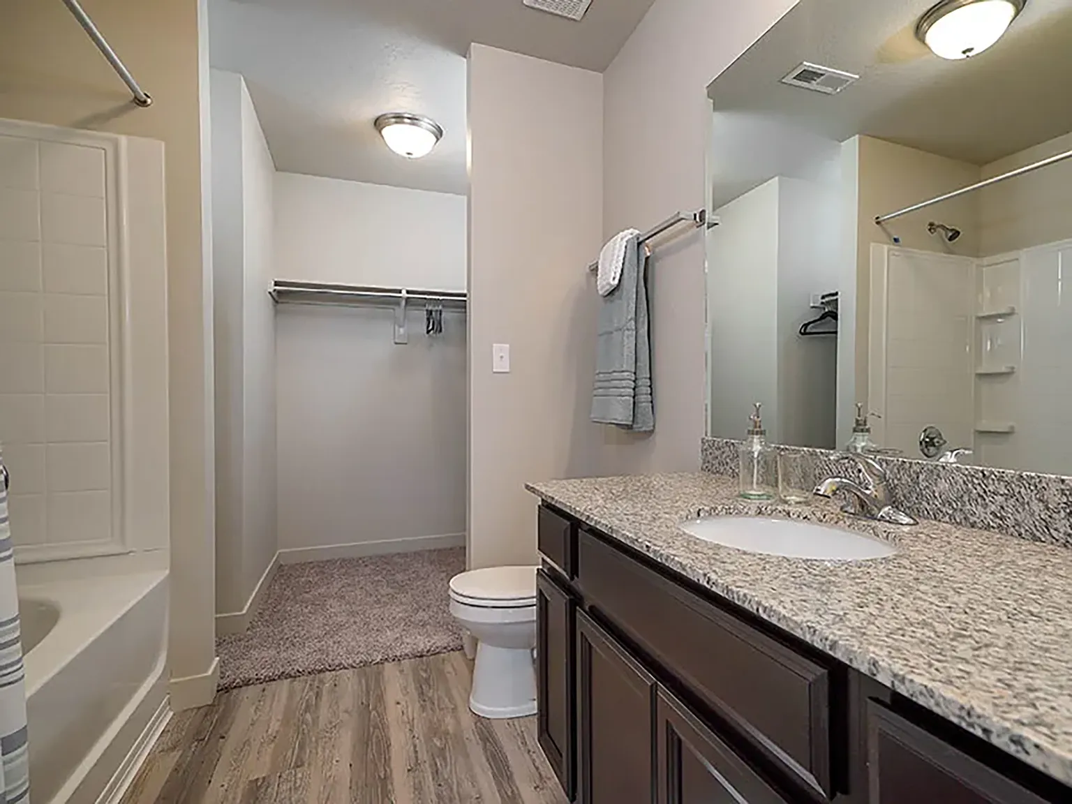 2 bed, 2.5 bath, 1312 sqft, $1,999 — Photo 3