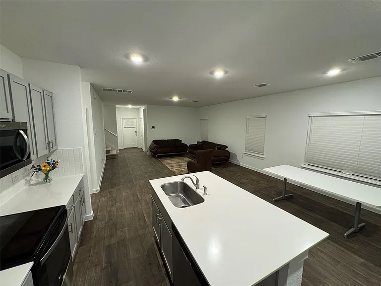 204 James River Dr — Photo 10