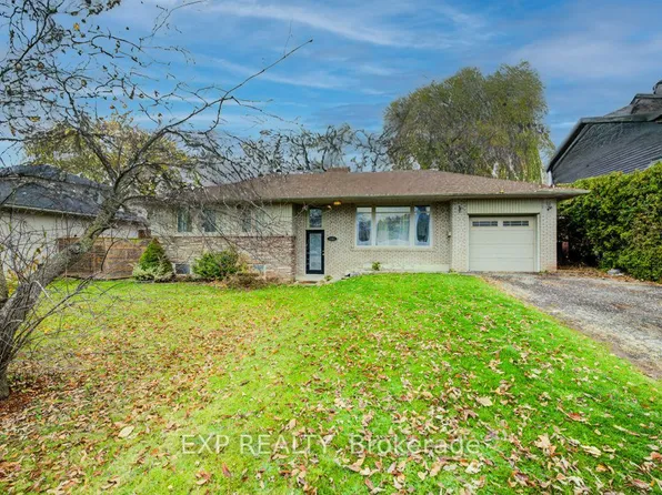 1361 Stanbury Rd, Oakville, ON L6L 2J5