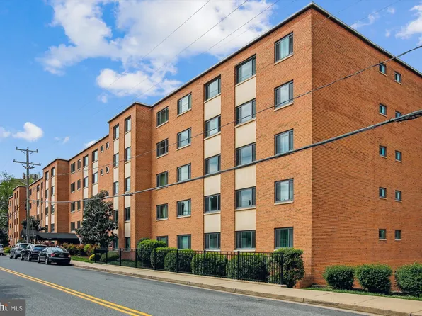 1300 S Arlington Ridge Rd APT 305, Arlington, VA 22202