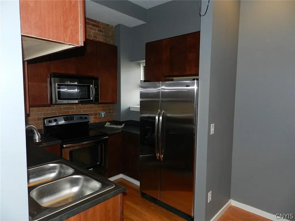 2 bed, 2.5 bath, 1500 sqft, $2,100 — Photo 2